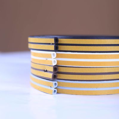 Προσαρμοσμένα μεγέθη και σχήματα καιρικά φαινόμενα αποκόλληση ελαστικών σφραγίδων για πόρτες και παράθυρα χρώματα μαύρο / γκρι / καφέ / λευκό / άλλα