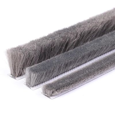 Σύγχρονο Στυλ Σχεδιασμού 100% PP Wool Pile Weather Strip Για Αλουμινένιες Πόρτες Και Παράλλαγμα Δανείων