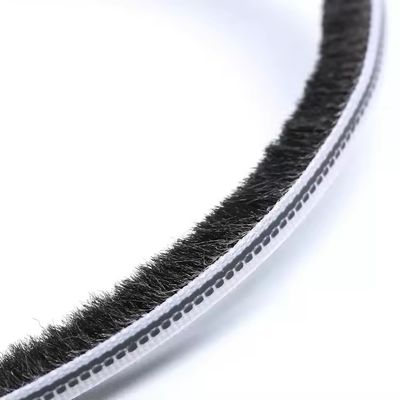 Υψόμετρος στοίβας 3-25mm πλάτος 3-50mm 100% PP Αλουμινίου κράμα ταινία βούρτσα Χρονοδιάταξη απομάκρυνση για τοποθετημένη πόρτα της CLJ συρόμενη πόρτα